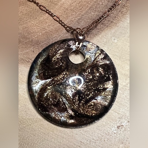 Sparkling copper glass art pendant - Picture 3 of 4